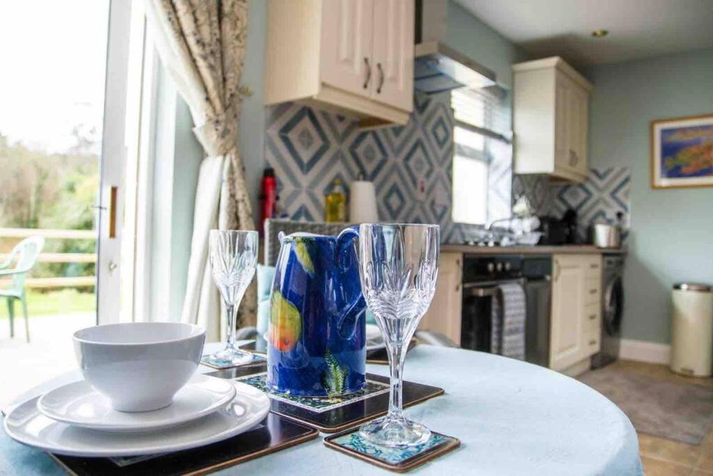 Kingfisher Riverside Retreat ケンメア エクステリア 写真