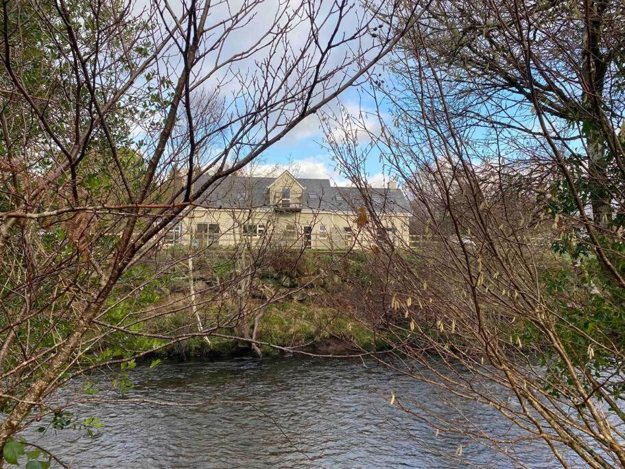 Kingfisher Riverside Retreat ケンメア エクステリア 写真